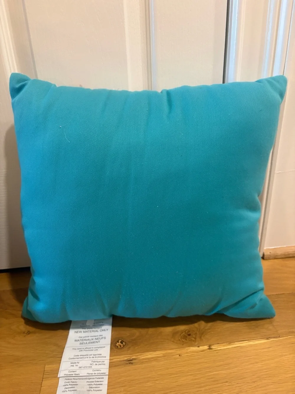 Indoor/ Outdoor Pillow 14 x 14 - Picture 4 of 5